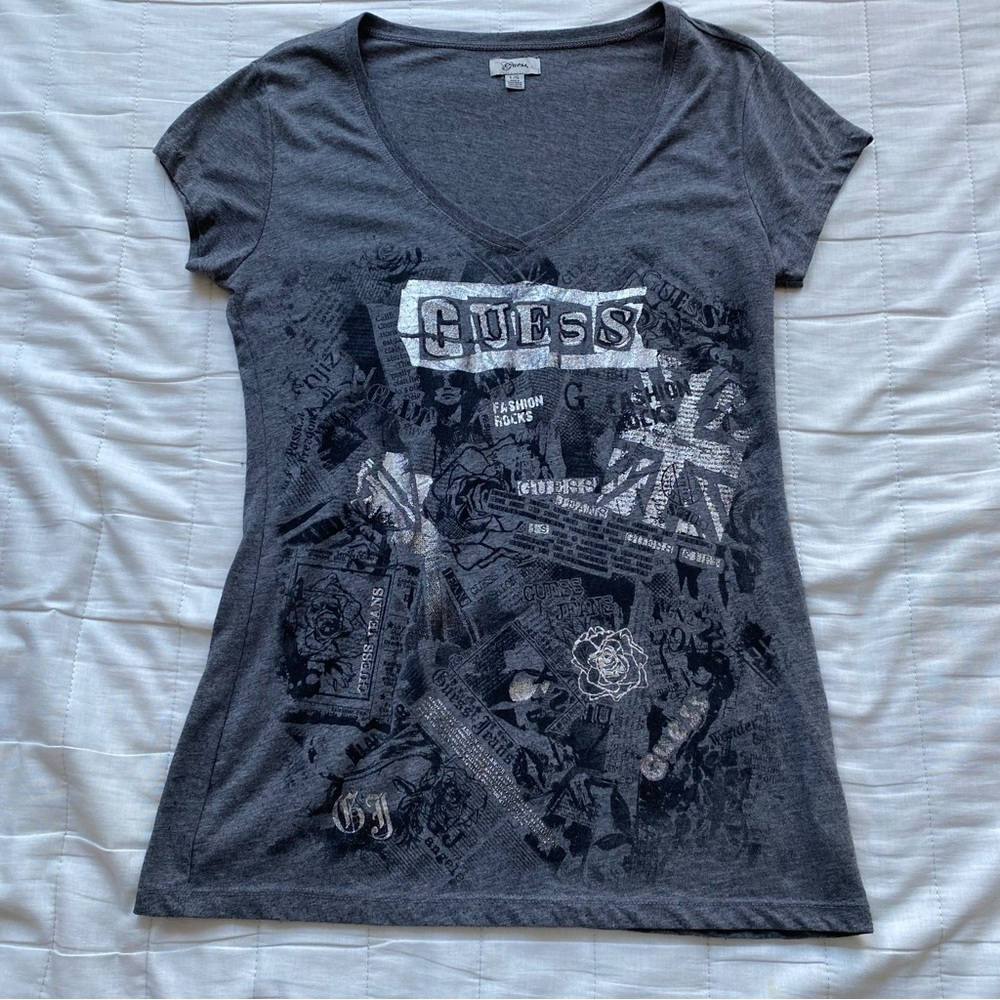 GUESS Charcoal Gray V-Neck Graphic Short Sleeve Tee